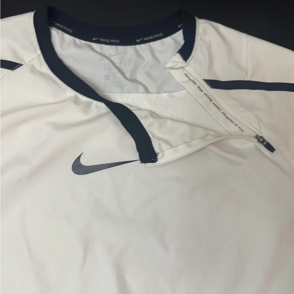 Nike Pro Men’s Cream and Black Pullover Large - Picture 6 of 9